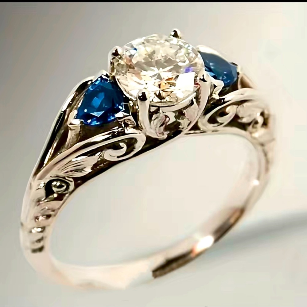 ♥️Ring princess cut,Blue & White semi precious Zircon stones, silver plated